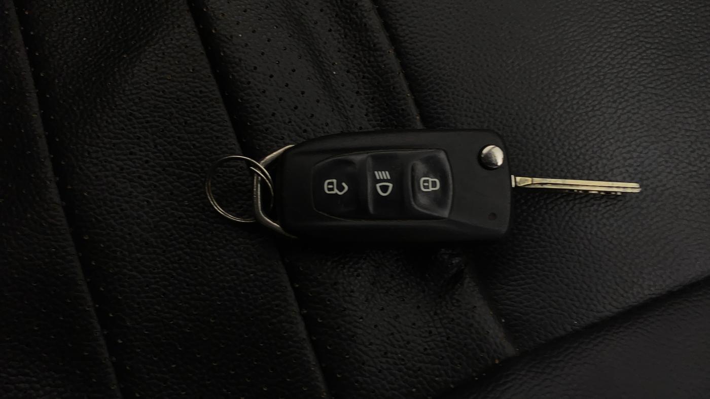 2021 Tata ALTROZ XM PETROL, Petrol, Manual, 47,702 km, Key Close Up