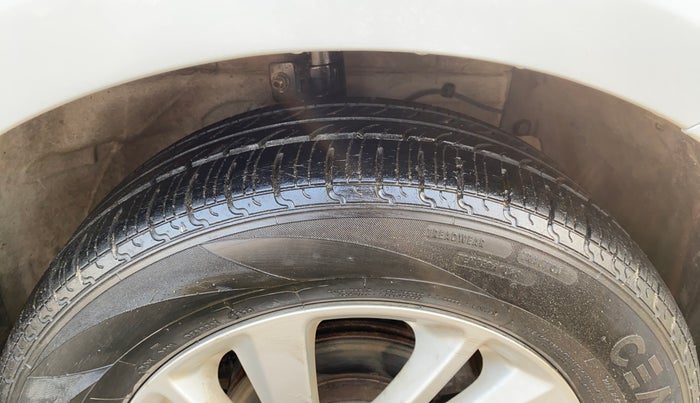 2013 Maruti Swift ZXI, Petrol, Manual, 75,340 km, Right Front Tyre Tread