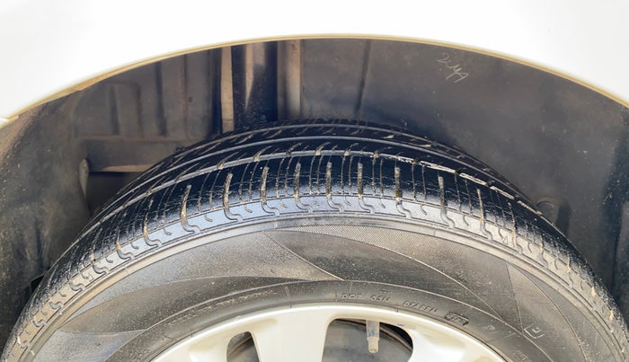 2013 Maruti Swift ZXI, Petrol, Manual, 75,340 km, Right Rear Tyre Tread
