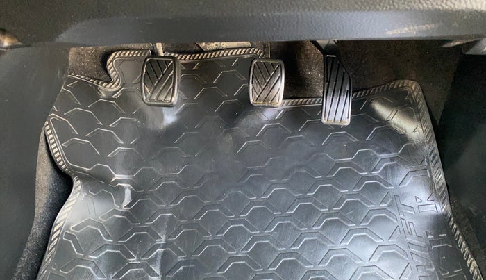 2013 Maruti Swift ZXI, Petrol, Manual, 75,340 km, Pedals