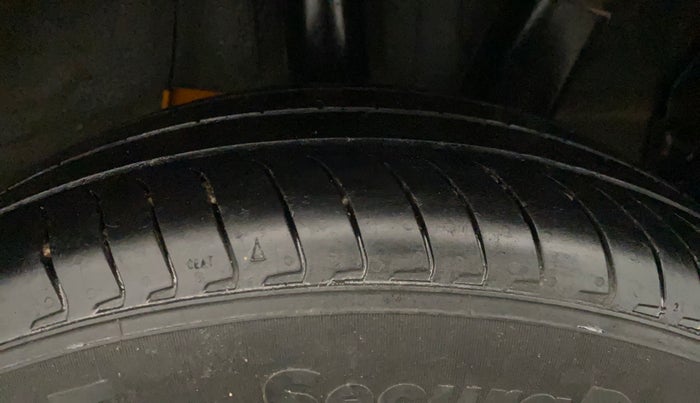 2023 Hyundai EXTER SX (O) CONNECT 1.2 MT DUAL TONE, Petrol, Manual, 50,566 km, Left Rear Tyre Tread