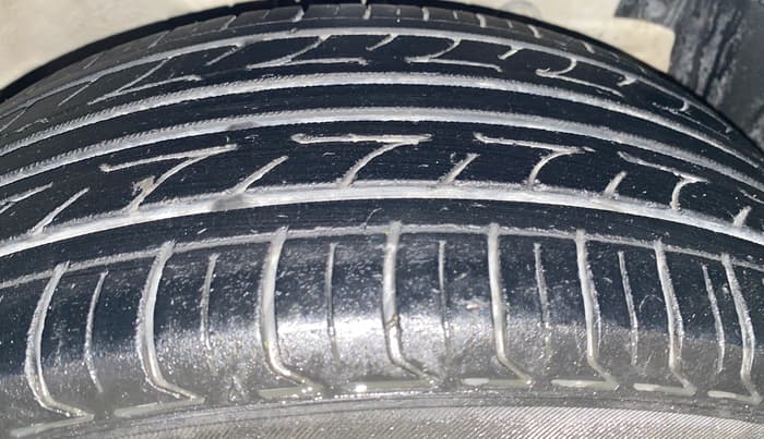 2016 Maruti Swift Dzire VXI, CNG, Manual, 96,129 km, Right Front Tyre Tread