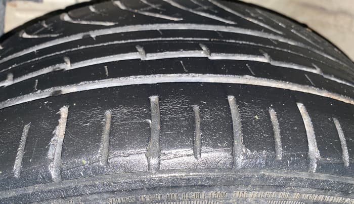 2016 Maruti Swift Dzire VXI, CNG, Manual, 96,129 km, Left Front Tyre Tread