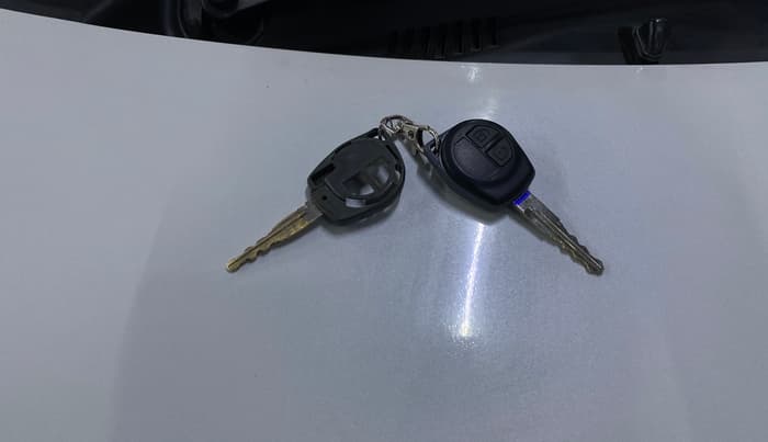 2016 Maruti Swift Dzire VXI, CNG, Manual, 96,129 km, Key Close Up