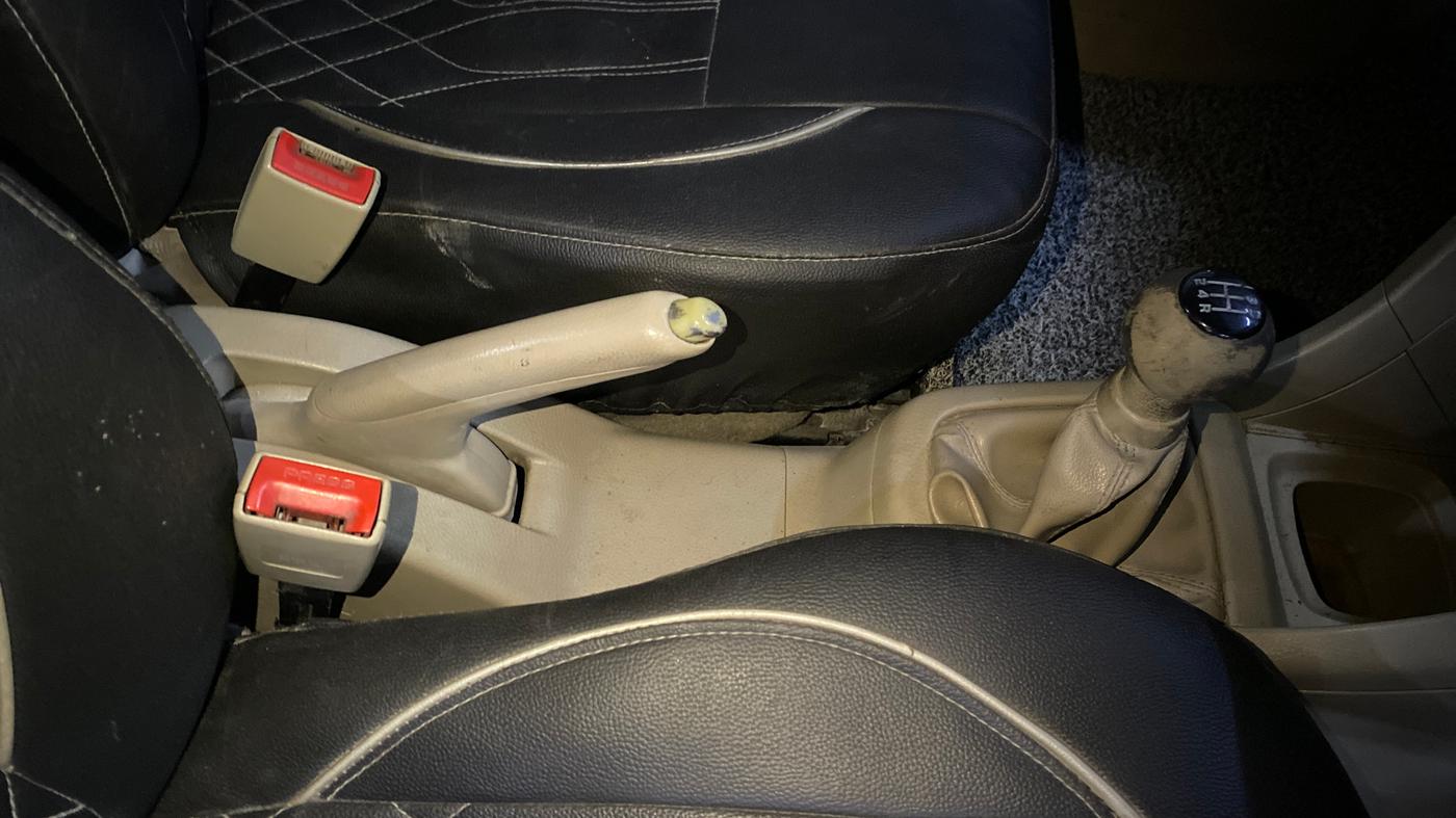 2016 Maruti Swift Dzire VXI, CNG, Manual, 96,129 km, Gear Lever