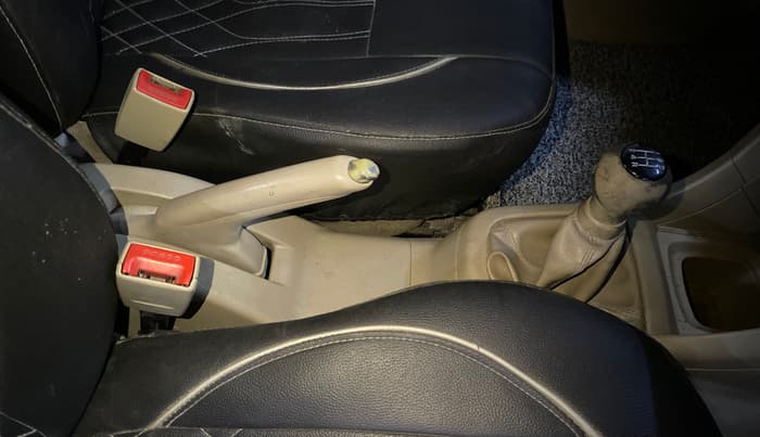 2016 Maruti Swift Dzire VXI, CNG, Manual, 96,129 km, Gear Lever