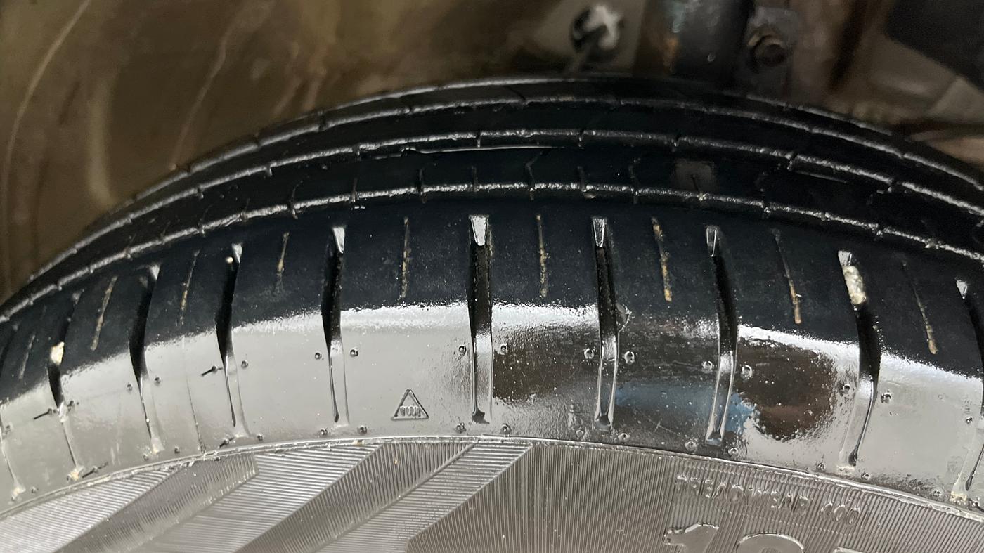 2023 Maruti Swift ZXI PLUS AMT, Petrol, Automatic, 14,108 km, Right Front Tyre Tread