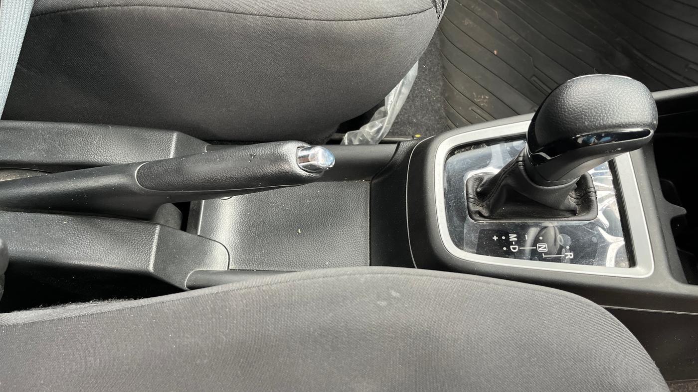 2023 Maruti Swift ZXI PLUS AMT, Petrol, Automatic, 14,108 km, Gear Lever