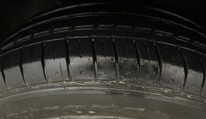 2015 Hyundai Elite i20 MAGNA 1.2, Petrol, Manual, 51,829 km, Left Front Tyre Tread