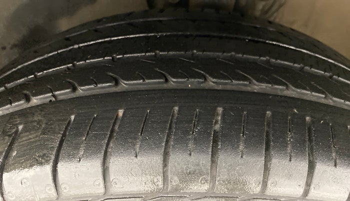 2019 Volkswagen Polo HIGH LINE PLUS 1.0, Petrol, Manual, 21,142 km, Left Front Tyre Tread