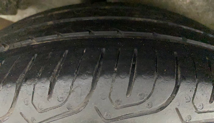 2010 Honda City 1.5L I-VTEC V MT, Petrol, Manual, 1,15,515 km, Right Rear Tyre Tread