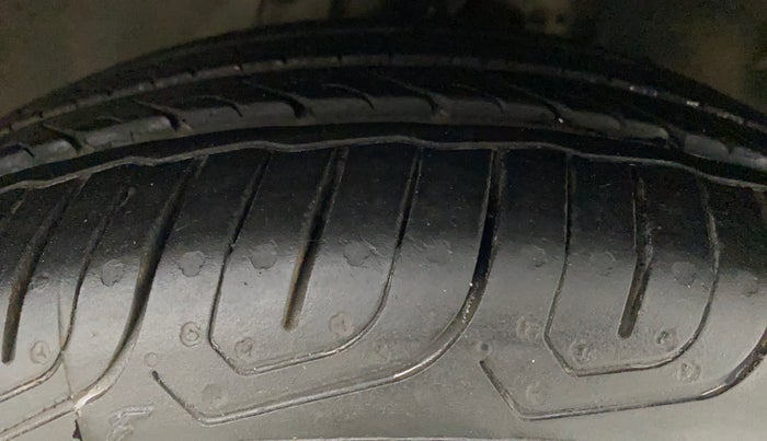 2010 Honda City 1.5L I-VTEC V MT, Petrol, Manual, 1,15,515 km, Right Front Tyre Tread