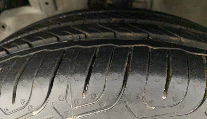 2010 Honda City 1.5L I-VTEC V MT, Petrol, Manual, 1,15,515 km, Left Front Tyre Tread