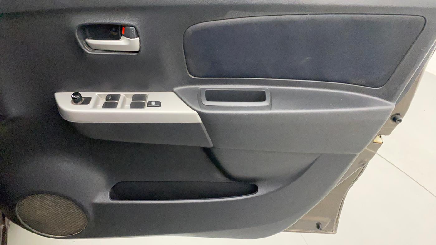 2011 Maruti Wagon R 1.0 VXI, Petrol, Manual, 41,074 km, Driver Side Door Panels Control