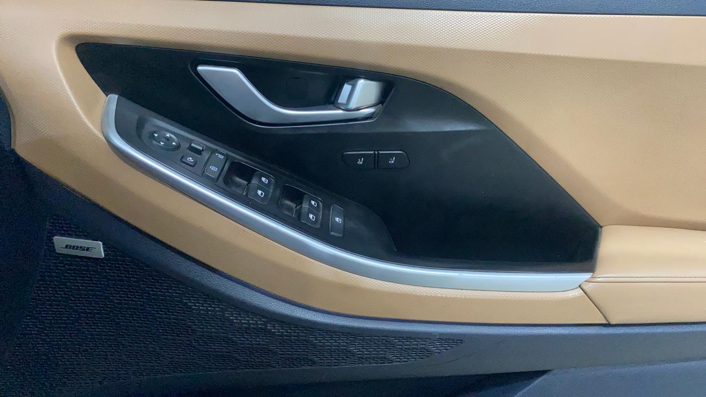 2024 Hyundai ALCAZAR Signature 6 STR 1.5 Turbo GDi Petrol DCT, Petrol, Automatic, 38,456 km, Driver Side Door Panels Control