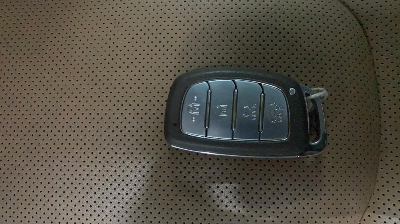 2024 Hyundai ALCAZAR Signature 6 STR 1.5 Turbo GDi Petrol DCT, Petrol, Automatic, 38,456 km, Key Close Up