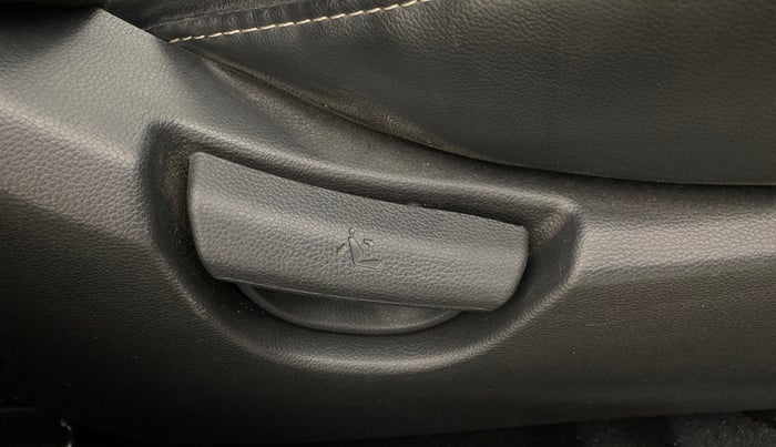 2019 Hyundai Grand i10 SPORTZ AT 1.2 KAPPA VTVT, Petrol, Automatic, 41,662 km, Driver Side Adjustment Panel