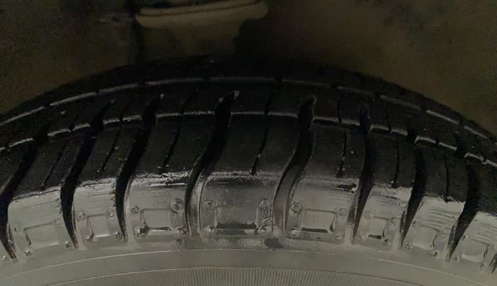 2012 Maruti Alto 800 LXI, Petrol, Manual, 24,008 km, Right Front Tyre Tread