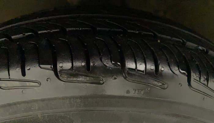 2012 Maruti Alto 800 LXI, Petrol, Manual, 24,008 km, Left Front Tyre Tread