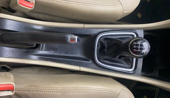 2016 Maruti Ciaz ZXI+, Petrol, Manual, 89,367 km, Gear Lever