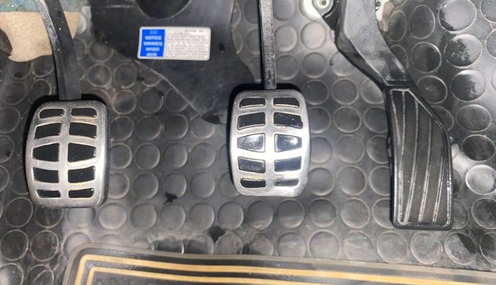 2016 Maruti Ciaz ZXI+, Petrol, Manual, 89,367 km, Pedals