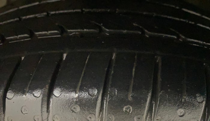 2016 Maruti Ciaz ZXI+, Petrol, Manual, 89,367 km, Left Front Tyre Tread