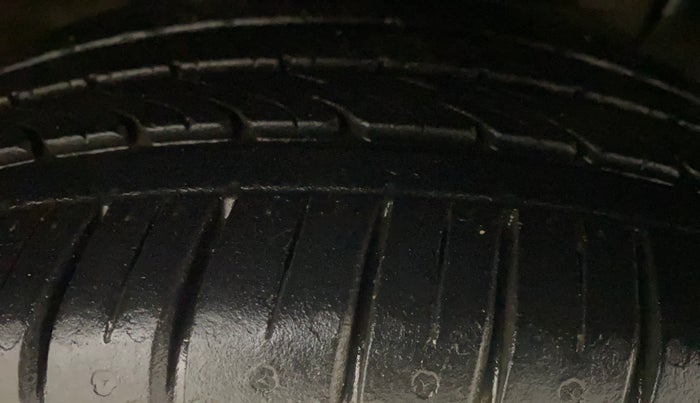 2016 Maruti Ciaz ZXI+, Petrol, Manual, 89,367 km, Right Front Tyre Tread