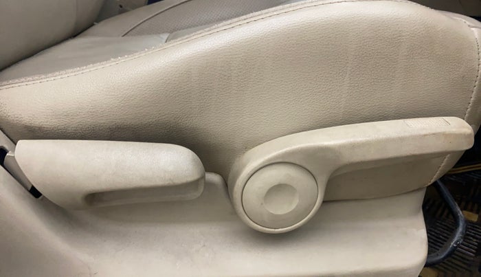 2016 Maruti Ciaz ZXI+, Petrol, Manual, 89,367 km, Driver Side Adjustment Panel