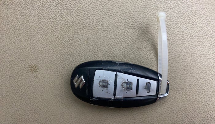 2016 Maruti Ciaz ZXI+, Petrol, Manual, 89,367 km, Key Close Up