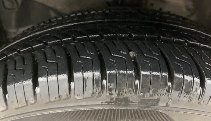 2015 Honda Amaze 1.2L I-VTEC S, Petrol, Manual, 39,487 km, Left Front Tyre Tread