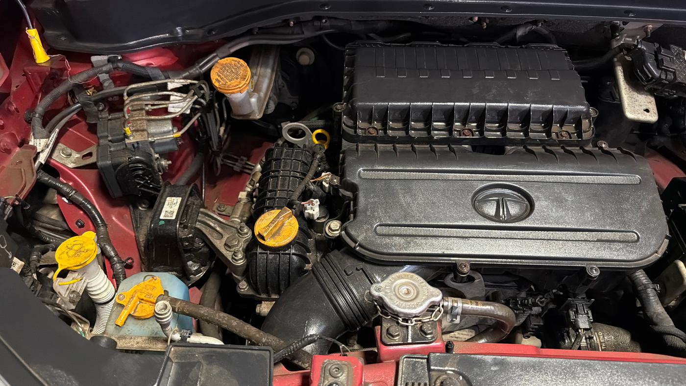 2022 Tata PUNCH  ACCOMPLISHED AMT CAMO EDITION, Petrol, Automatic, 33,734 km, Engine View - Right