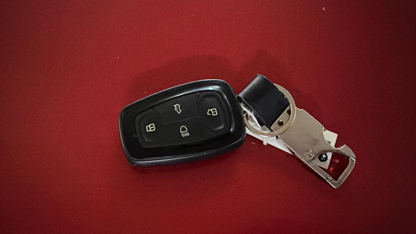 2022 Tata PUNCH  ACCOMPLISHED AMT CAMO EDITION, Petrol, Automatic, 33,734 km, Key Close Up
