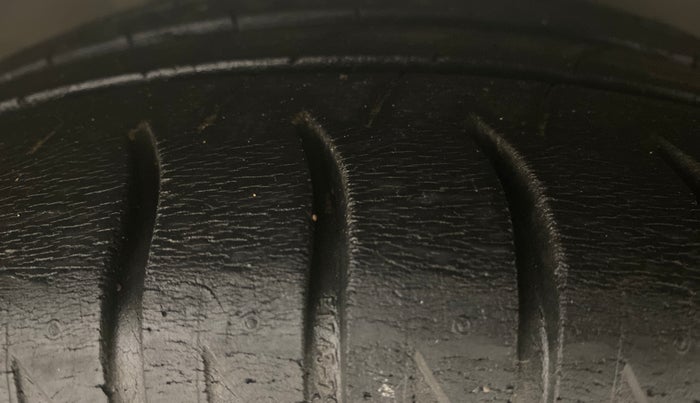 2020 Ford New Figo TITANIUM 1.2 PETROL MT, Petrol, Manual, 94,109 km, Right Front Tyre Tread