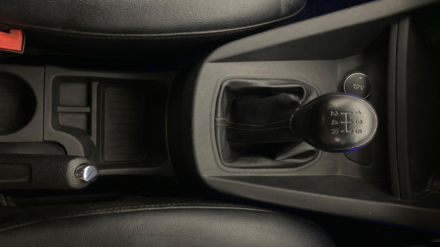 2020 Ford New Figo TITANIUM 1.2 PETROL MT, Petrol, Manual, 94,109 km, Gear Lever
