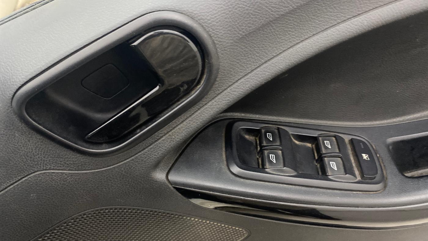 2020 Ford New Figo TITANIUM 1.2 PETROL MT, Petrol, Manual, 94,109 km, Driver Side Door Panels Control