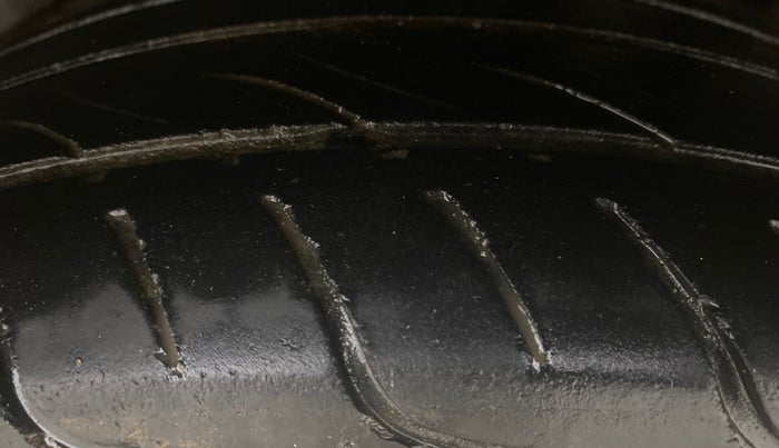 2020 Ford New Figo TITANIUM 1.2 PETROL MT, Petrol, Manual, 94,109 km, Left Rear Tyre Tread