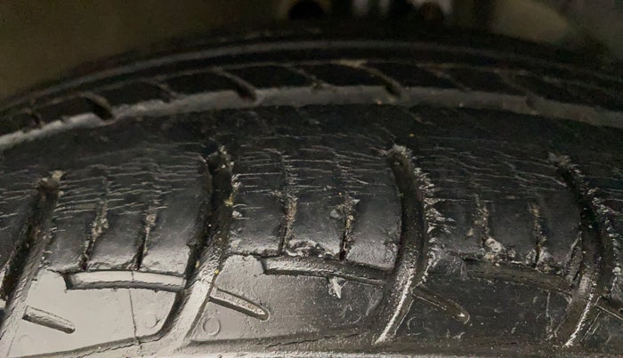 2016 Maruti Baleno DELTA PETROL 1.2, Petrol, Manual, 42,712 km, Right Front Tyre Tread