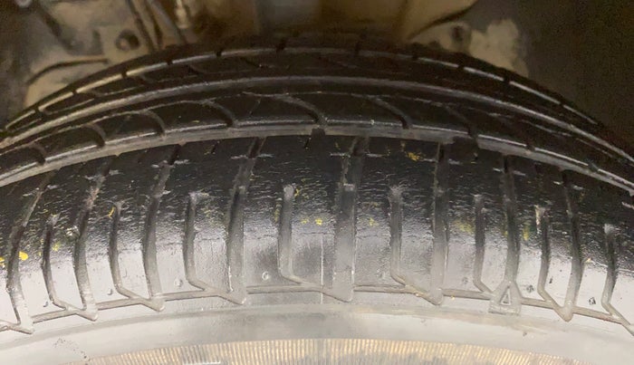 2017 Tata Tiago XZ 1.2 REVOTRON, Petrol, Manual, 11,107 km, Left Front Tyre Tread