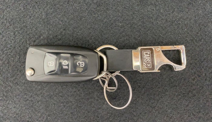2017 Tata Tiago XZ 1.2 REVOTRON, Petrol, Manual, 11,107 km, Key Close Up