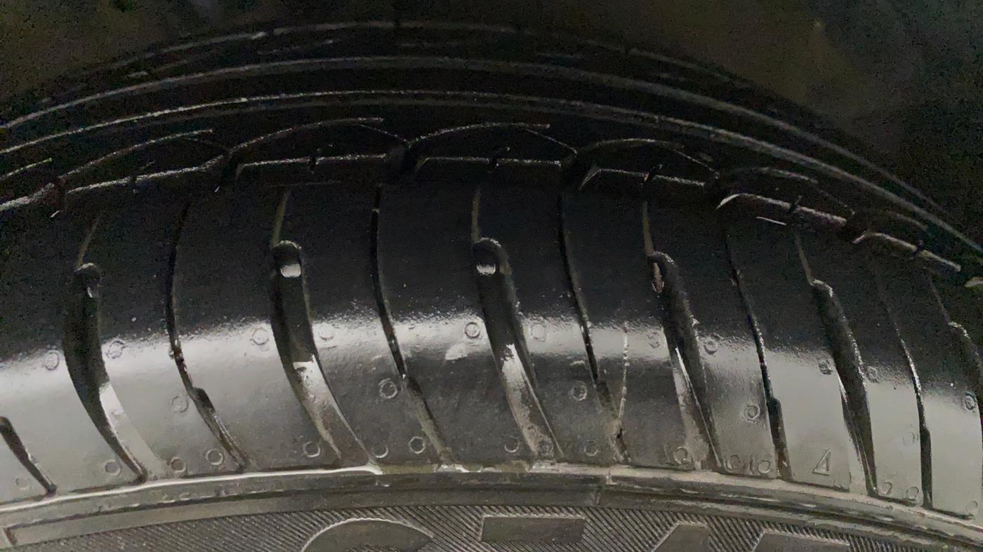 2013 Hyundai i20 SPORTZ 1.2, Petrol, Manual, 19,295 km, Left Front Tyre Tread