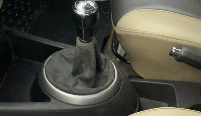 2013 Hyundai i20 SPORTZ 1.2, Petrol, Manual, 19,295 km, Gear lever - Boot cover slightly torn