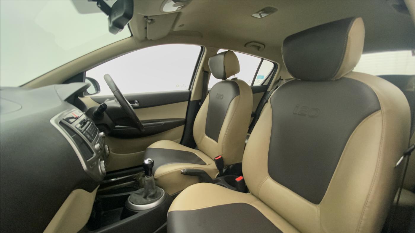 2013 Hyundai i20 SPORTZ 1.2, Petrol, Manual, 19,295 km, Right Side Front Door Cabin