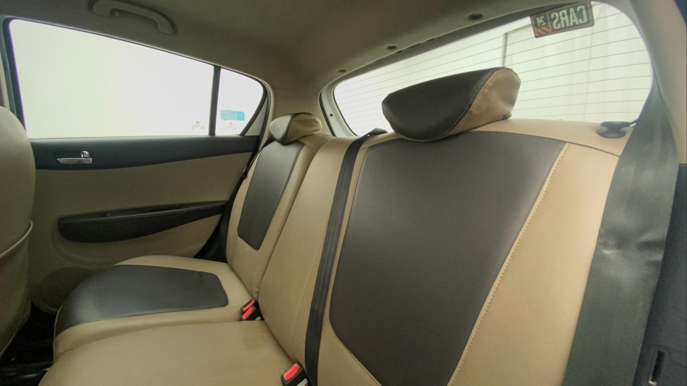2013 Hyundai i20 SPORTZ 1.2, Petrol, Manual, 19,295 km, Right Side Rear Door Cabin