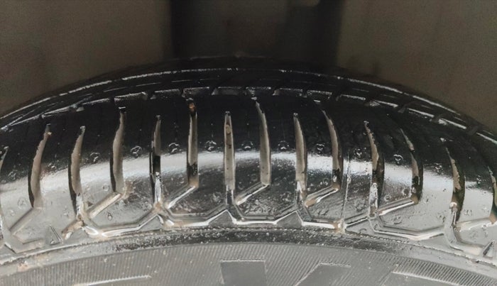 2018 Datsun Redi Go T (O), Petrol, Manual, 97,153 km, Right Front Tyre Tread