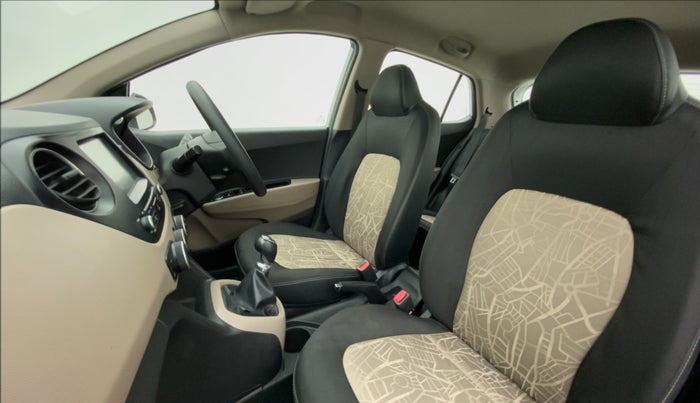 2017 Hyundai Grand i10 Sportz(O) 1.2 MT, Petrol, Manual, 61,081 km, Right Side Front Door Cabin