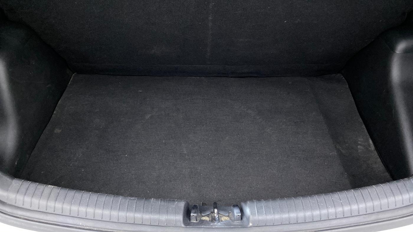 2017 Hyundai Grand i10 Sportz(O) 1.2 MT, Petrol, Manual, 61,081 km, Boot Inside