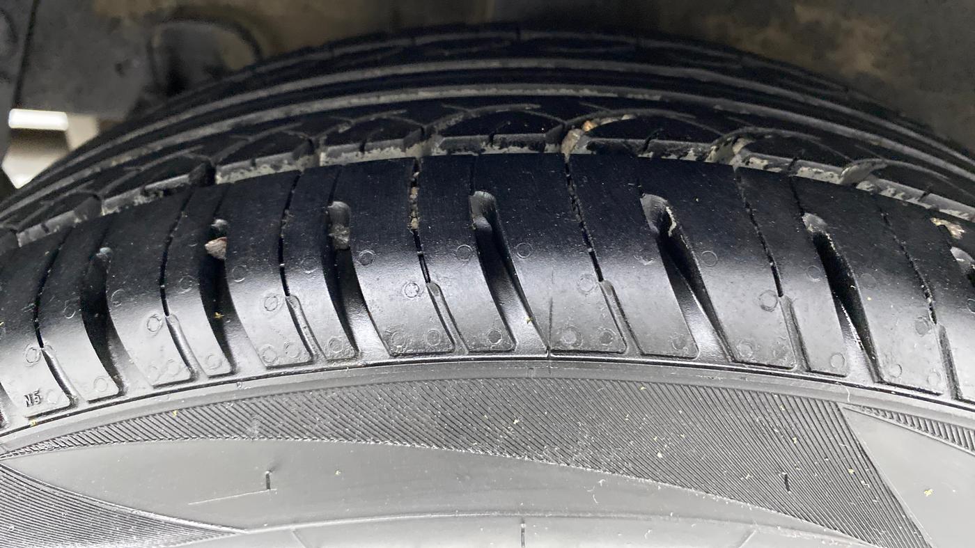 2017 Hyundai Grand i10 Sportz(O) 1.2 MT, Petrol, Manual, 61,081 km, Right Rear Tyre Tread