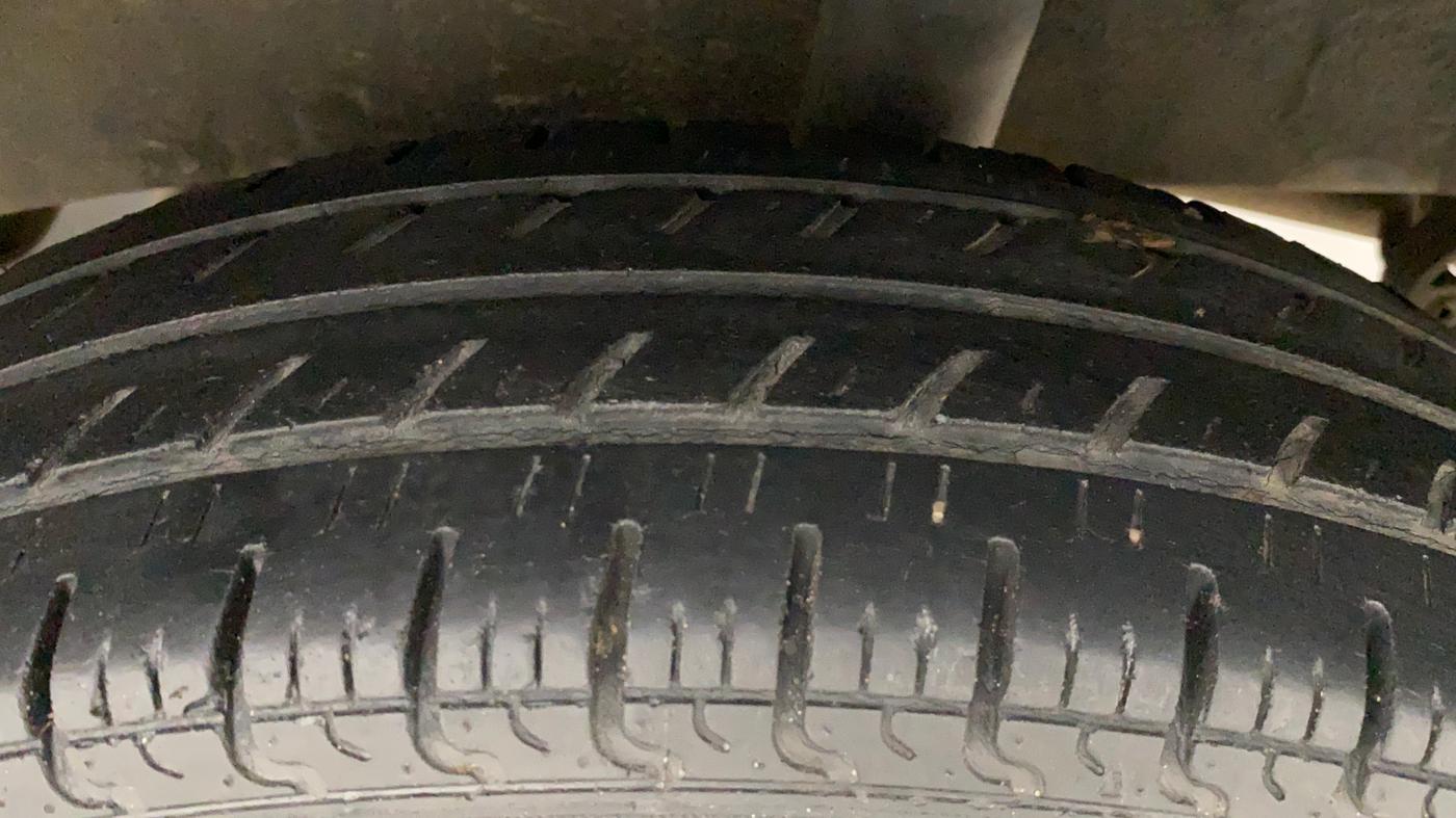 2018 Renault Kwid RXT 0.8 (O), Petrol, Manual, 61,217 km, Left Rear Tyre Tread