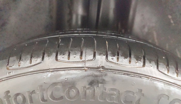 2013 Volkswagen Vento HIGHLINE DIESEL 1.6, Diesel, Manual, 85,883 km, Right Rear Tyre Tread