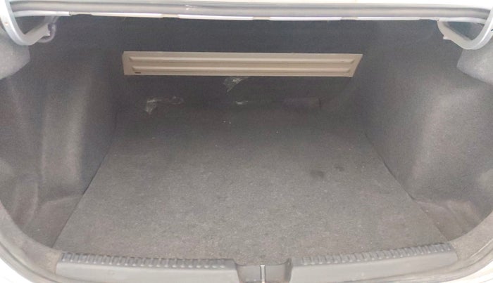 2013 Volkswagen Vento HIGHLINE DIESEL 1.6, Diesel, Manual, 85,883 km, Boot Inside